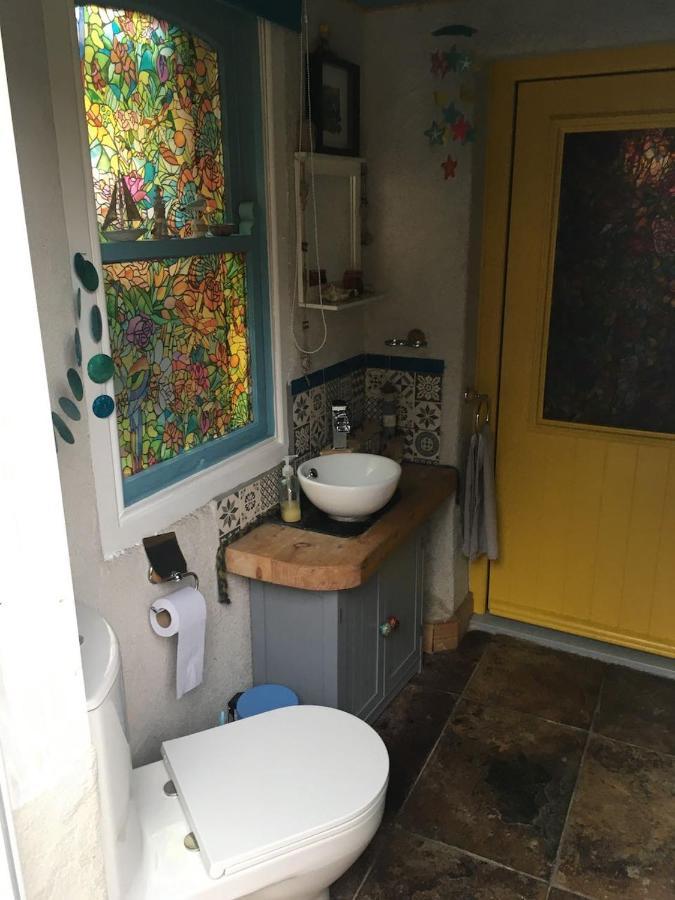 Relax In The Unique And Cosy Off-grid Eco Shepherd's Hut Between Heaven And Earth *