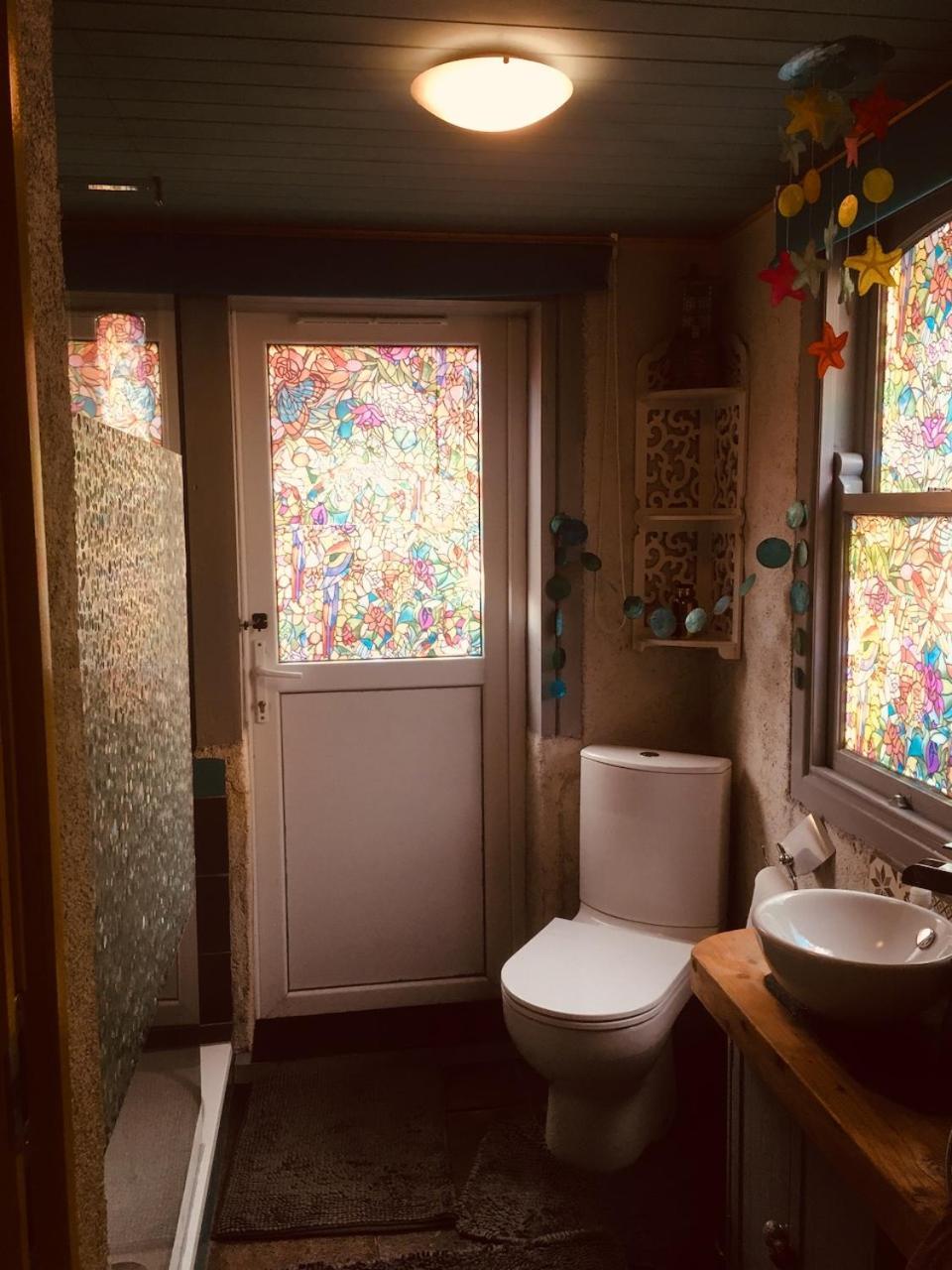 Relax In The Unique And Cosy Off-grid Eco Shepherd's Hut Between Heaven And Earth Lodge Mountshannon